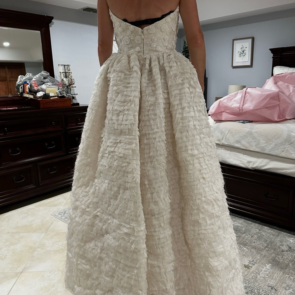 NWT Wedding gown Size 4, unaltered - Picture 7 of 7